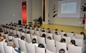 Çocuk Psikiyatristi Uzm.Dr. Senem Turan İSTEK’li Öğrenciler Ergenlik Seminerine Katıldı 4